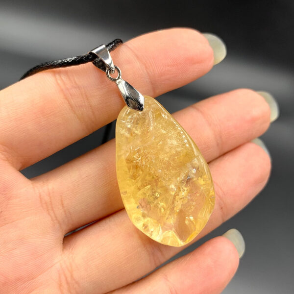 Collier de citrine - Bijou en pierre naturelle pour une touche de couleur et d'énergie positive