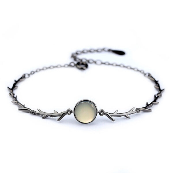 Bracelet au clair de lune : Élégance lunaire pour sublimer votre poignet