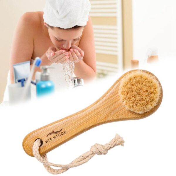 Brosse nettoyante visage bois : efficace et naturelle pour une peau éclatante