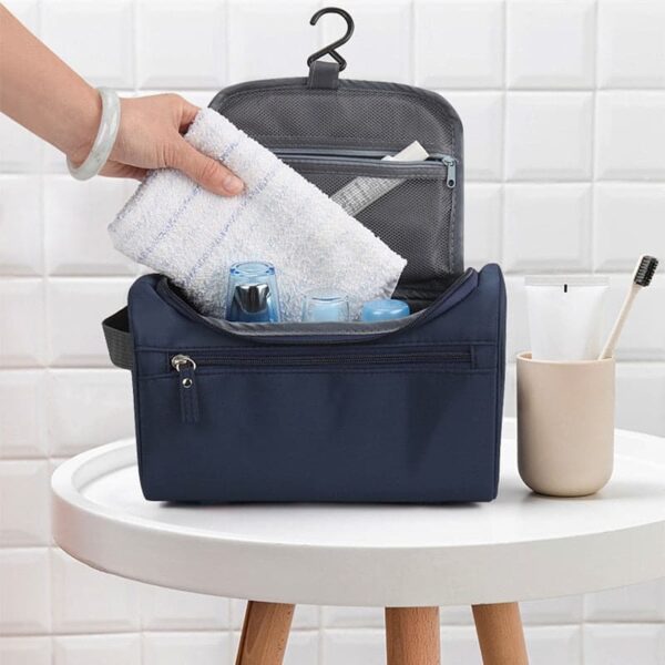 Trousse de toilette accrochable : pratique et compacte pour voyager