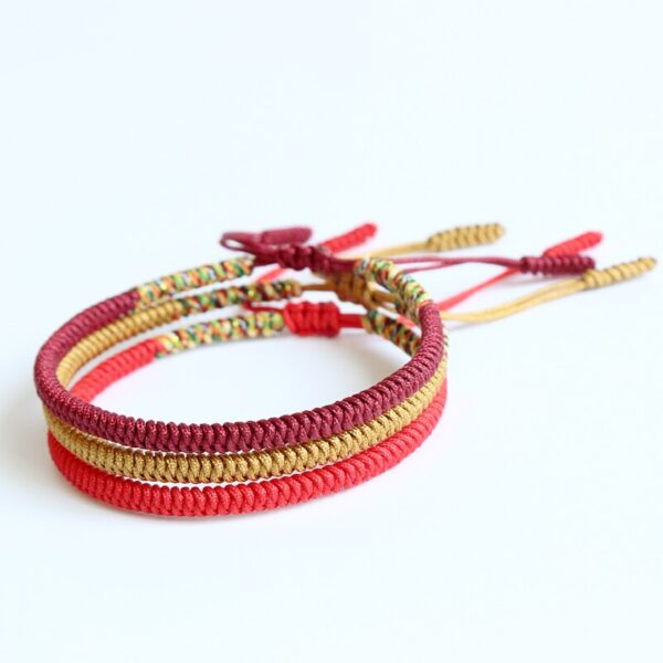 Bracelet rouge porte bonheur - Accessoire tendance pour attirer la chance