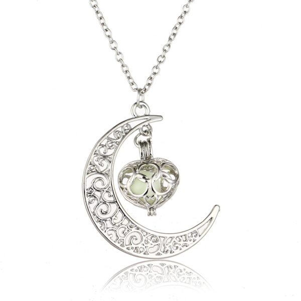 Collier croissant de lune : élégance céleste pour sublimer votre style