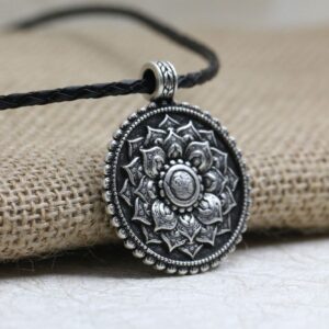 Collier mandala : Bijou spirituel et tendance pour une touche zen