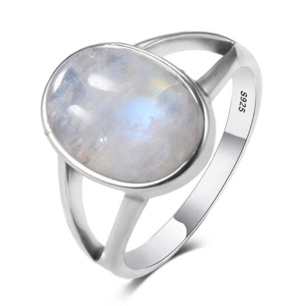 Bague cabochon pierre de lune : Élégance et mystère pour sublimer votre style