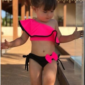 Maillot de bain bébé fille 2-7 ans : tendance et confort pour l'été