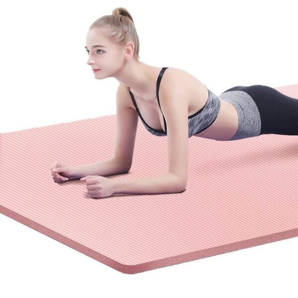 Tapis de yoga femme : confort et style pour une pratique optimale