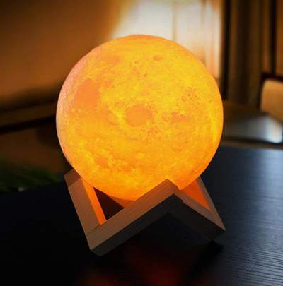 Lampe lune 3D : Illuminez votre intérieur avec cette lampe unique