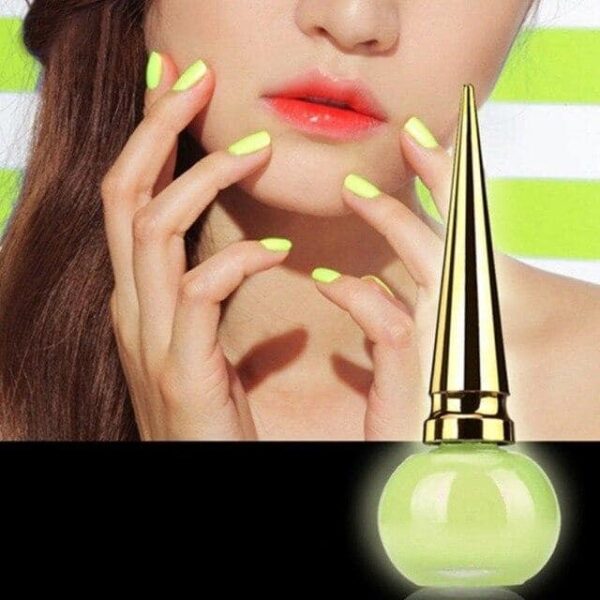 Vernis à ongles jaune fluo - Couleur vibrante pour des ongles tendance