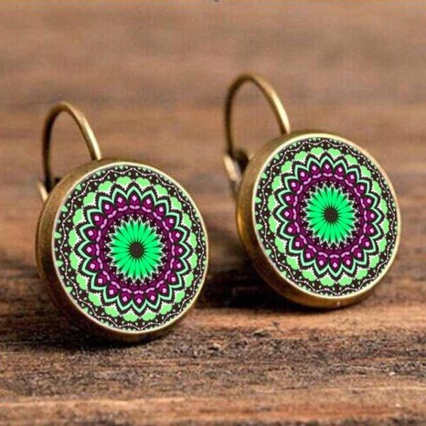 Boucle d'oreille mandala : élégance et spiritualité en un bijou unique